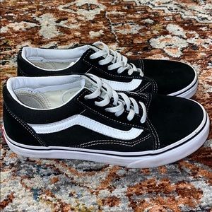 black and white vans shoes